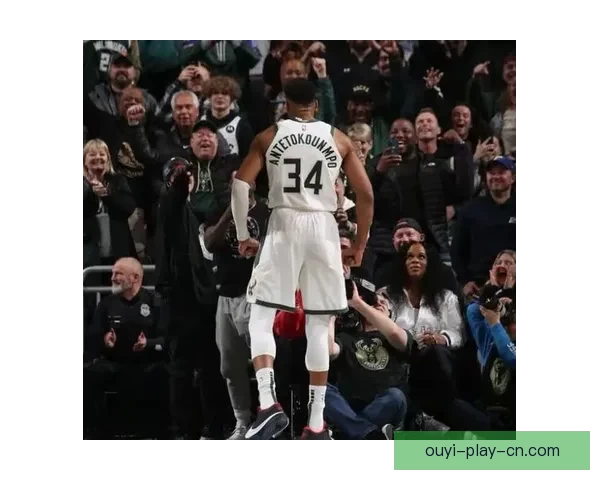 雄鹿出局字母哥发声里弗斯感慨球队健康困扰